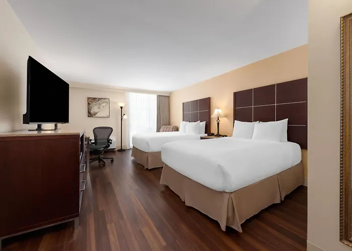 Wyndham Riverfront Hotel