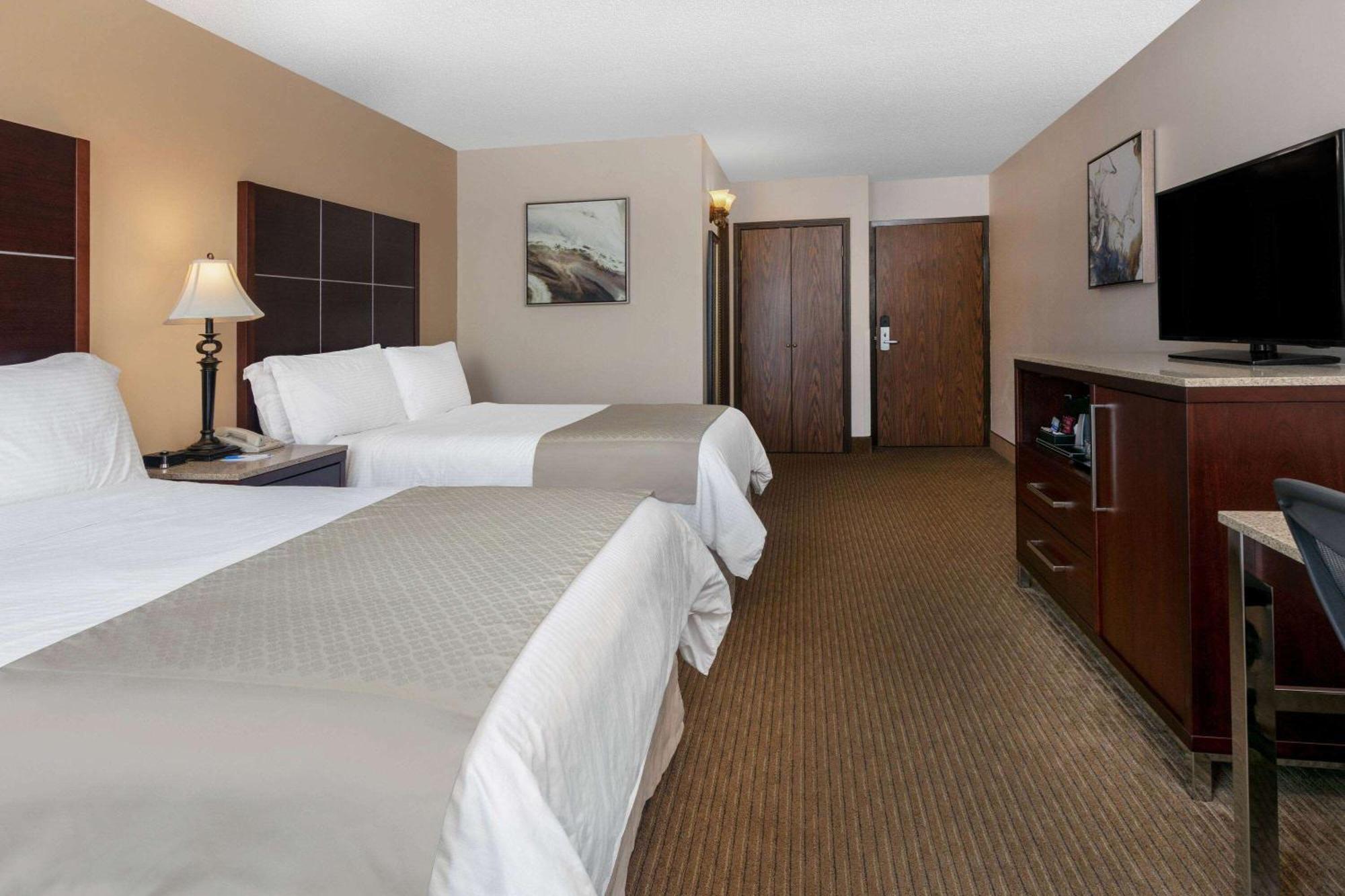Wyndham Riverfront 3*