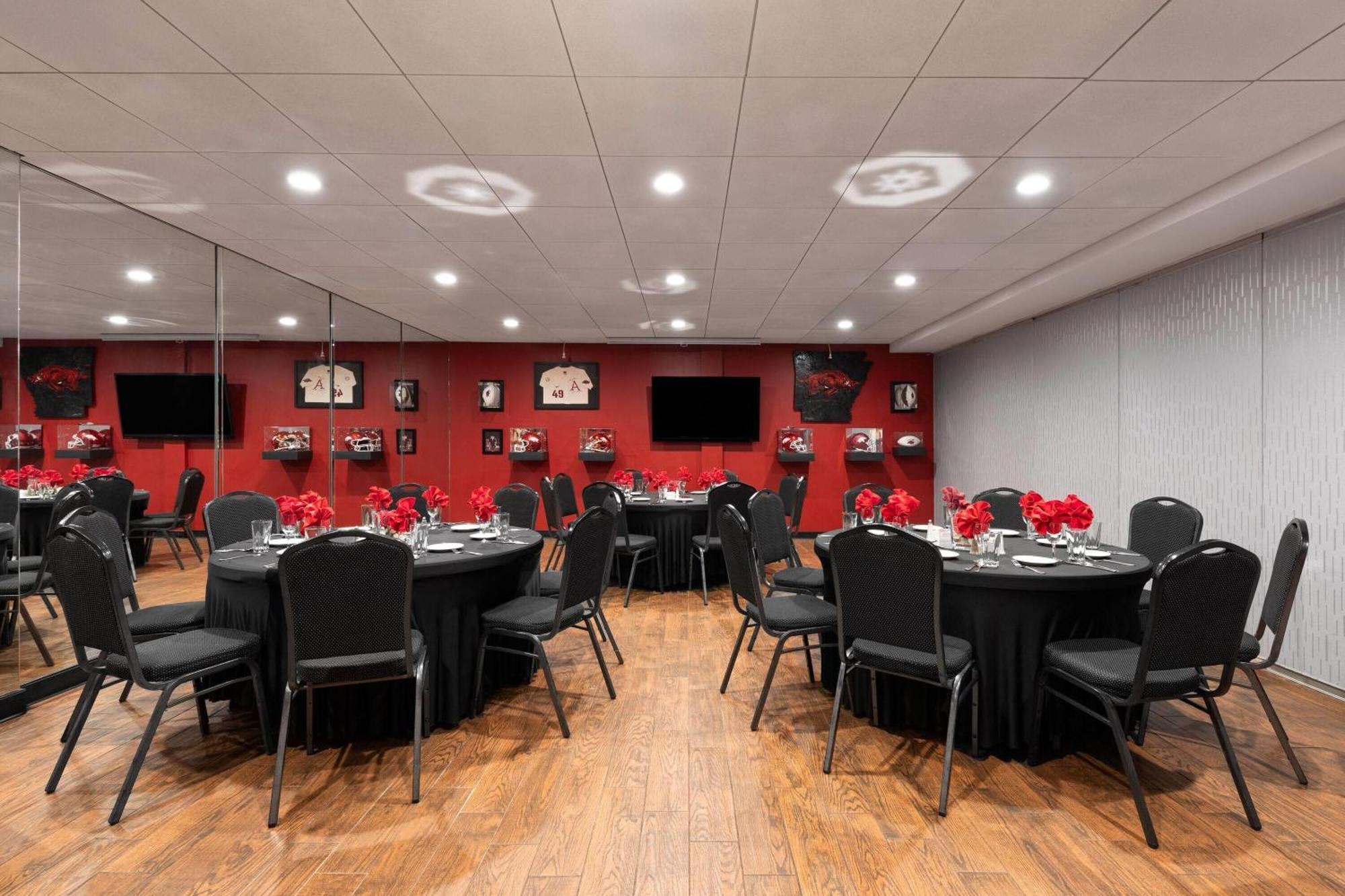Wyndham Riverfront Hotel 3*