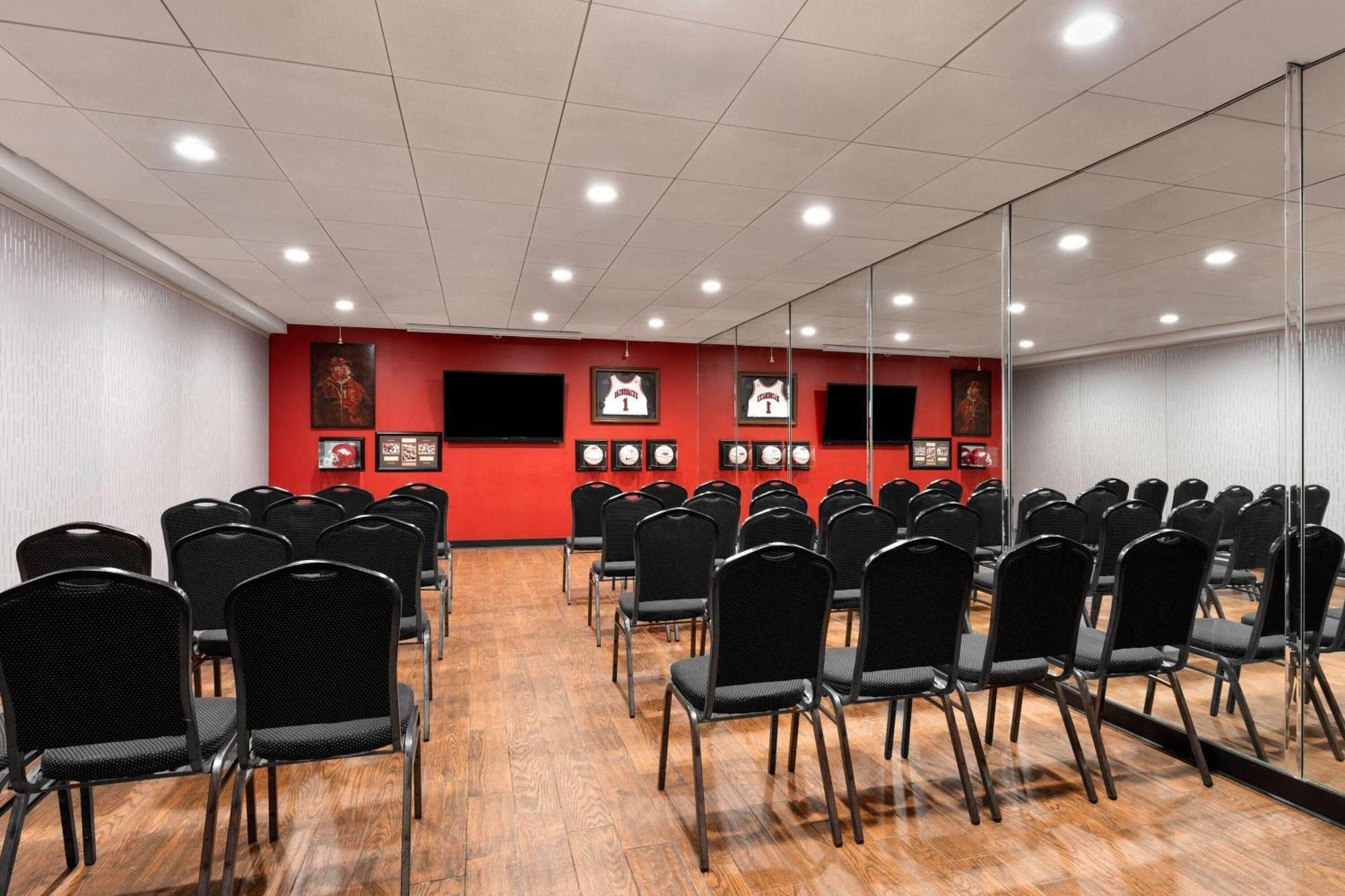 Hotel Wyndham Riverfront 3*