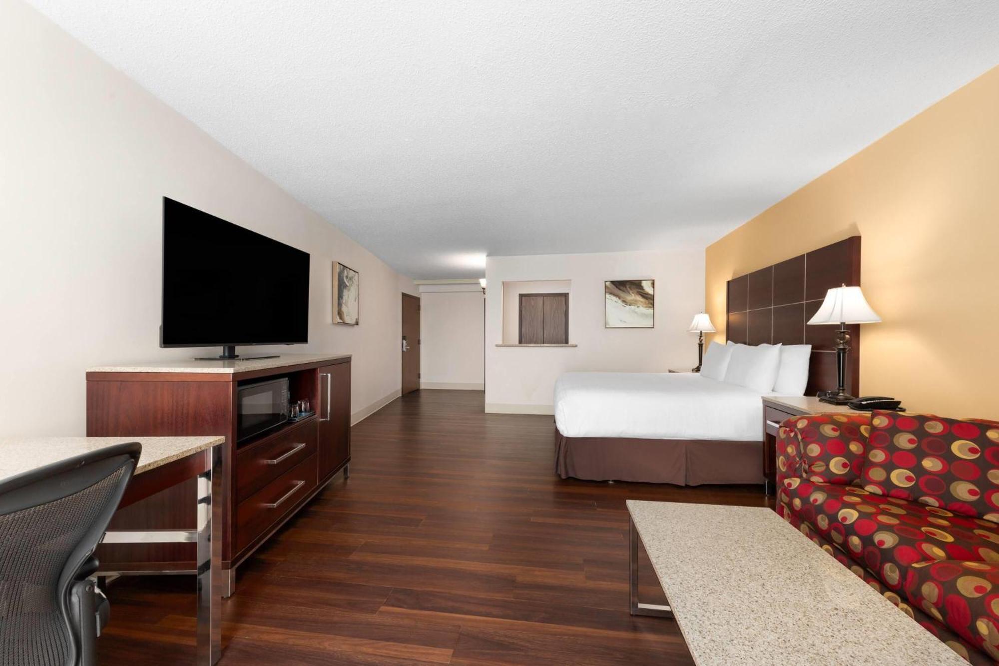 Wyndham Riverfront 3*