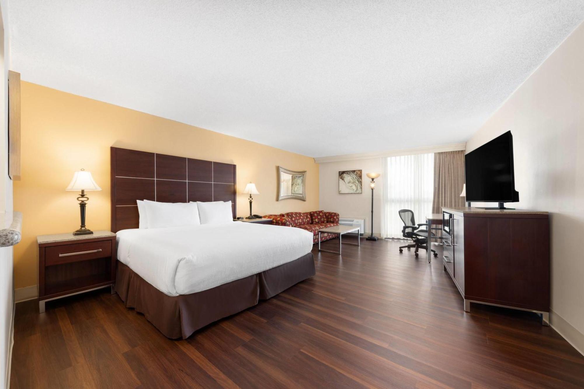 Wyndham Riverfront