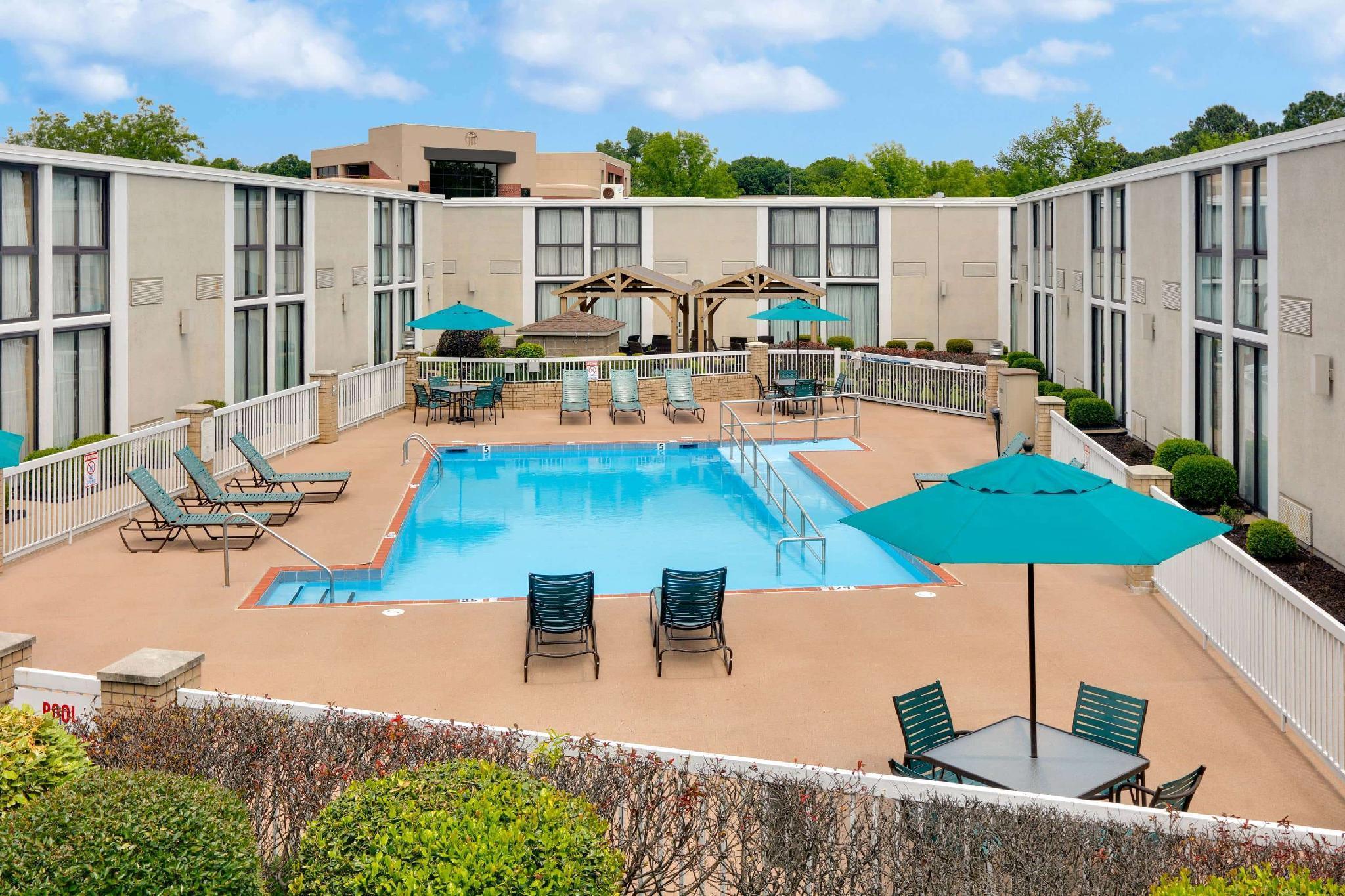 Wyndham Riverfront 3*
